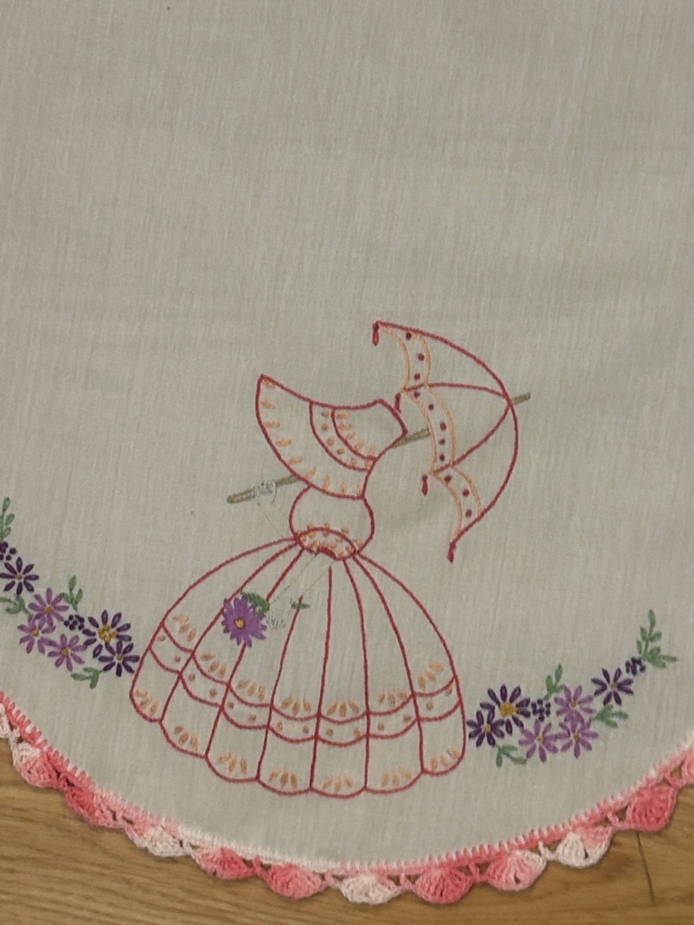 Embroidered Vintage-Style Table Runners - Floral & Pink Trim Qty 2 - Picture 6 of 14